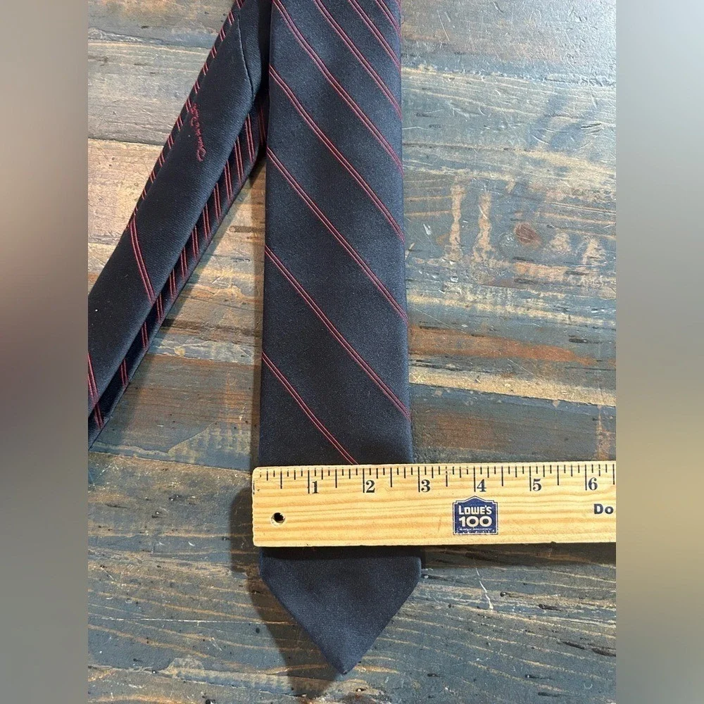 Oscar de la Renta Mens Necktie Charcoal Grey Red Diagonal Striped Silk Tie